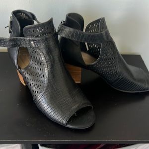 Wear Ever SZ 9 bootie open toe